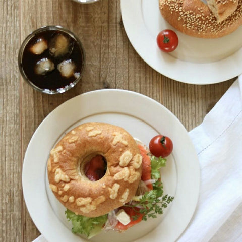 ブラックペッパースモークチーズ 糖質6.9g 糖質制限ダイエットのお供に便利なリング型パン フスボン 