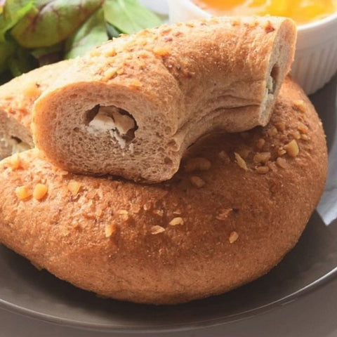 いちじくクリームチーズwithくるみ 糖質9.5g 糖質制限ダイエットのお供に便利なリング型パン フスボン 