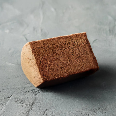 低糖質なカカオシフォンケーキの斜俯瞰画像