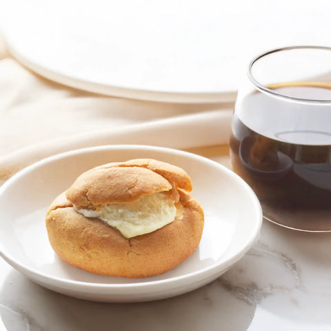 低糖質なシュークリームとコーヒー