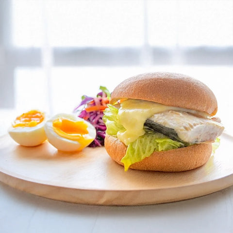 低糖質なハンバーガーバンズで作ったサバサンド