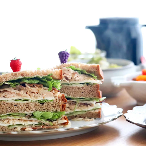 Plain bread (8 small slices for sandwiches) Carbohydrates: 1.4g/piece