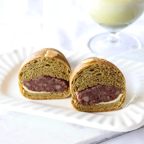 低糖質な抹茶あんバターロールの断面