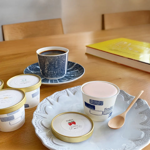 低糖質なストロベリーアイスクリームとコヒー