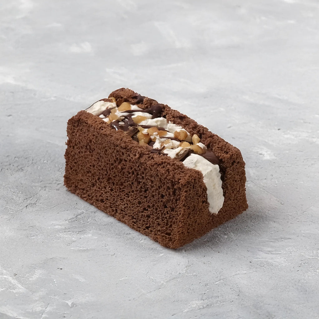 Plain chiffon cake Carbohydrates: 0.9g