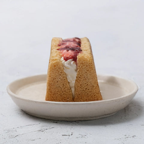 低糖質な生クリームシフォンケーキwithいちごソースの断面