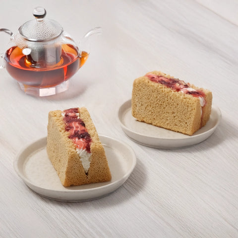 低糖質な生クリームシフォンケーキwithいちごソースを紅茶と楽しむ