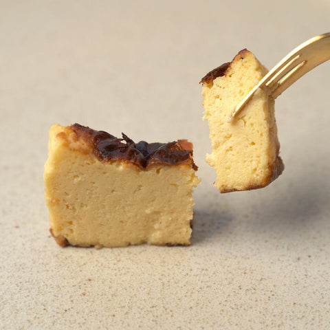 バスクチーズケーキ ホール 糖質9.3g/1ホール 糖質制限ダイエット中にぴったりの洋菓子・ケーキのラインナップ フスボン 